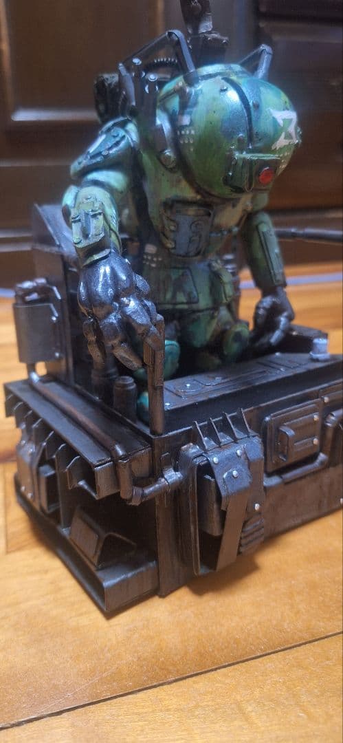SF風ロボットフィギュア グリーン迷彩。ハンドメイド オリジナル作品。
