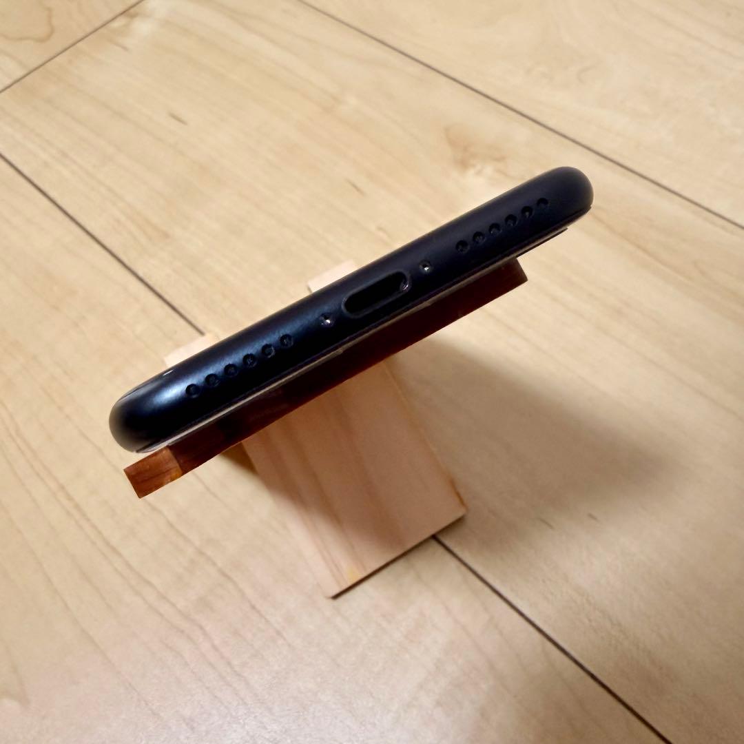 Apple iPhone SE（第二世代）64GB ブラック SIMフリー