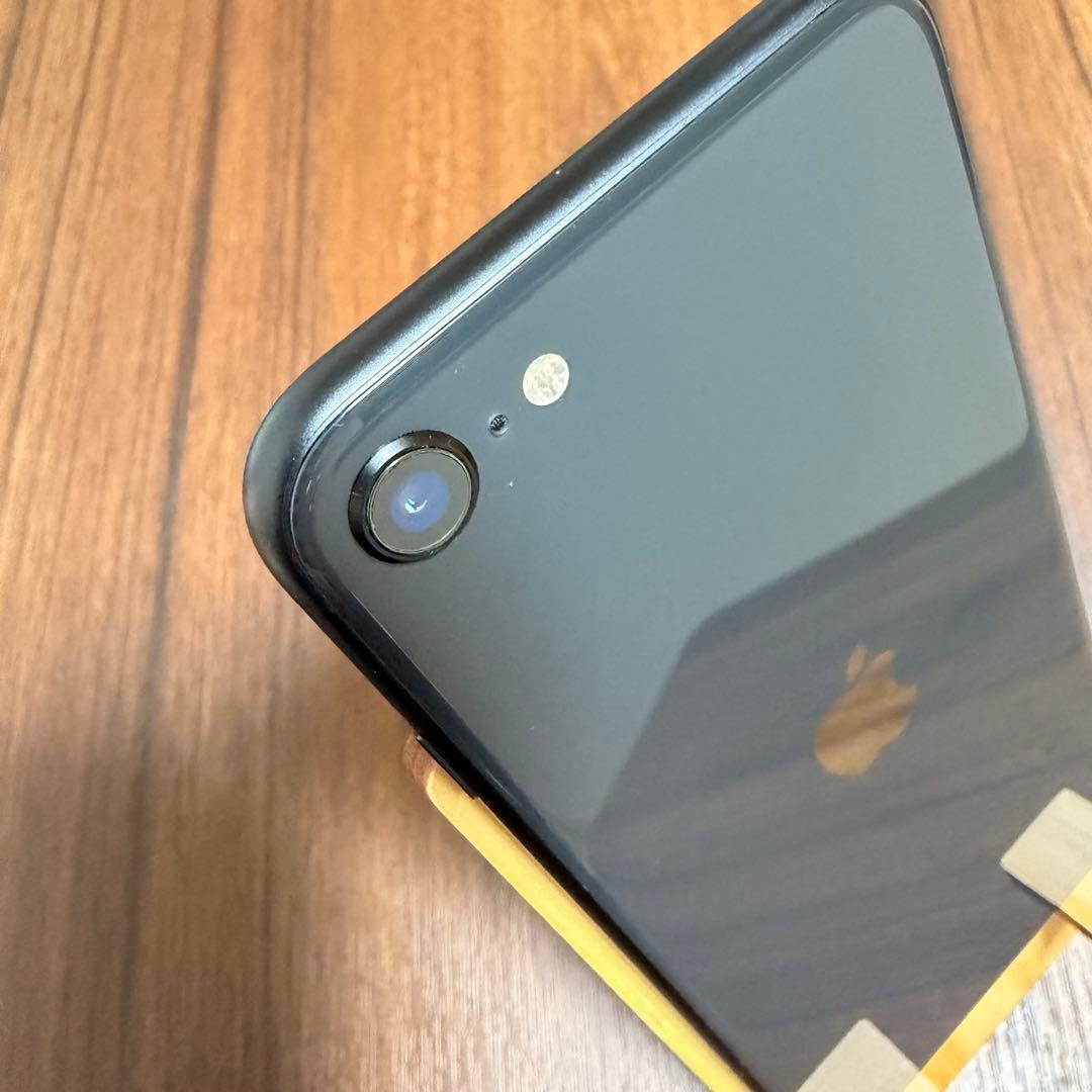 Apple iPhone SE（第二世代）64GB ブラック SIMフリー