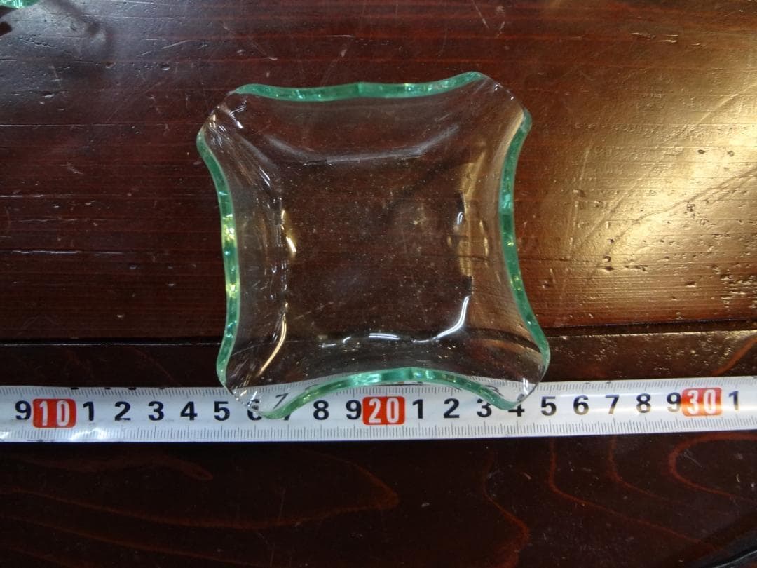 ガラスの器１２客セット・花びら鉢　　デザート・和洋食・花卉・花器・小物入れ・灰皿