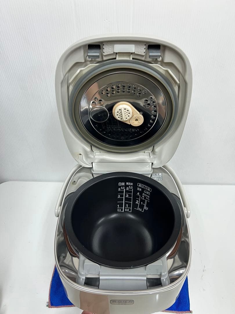 TOSHIBA 真空圧力IH炊飯器 RC-VS10k