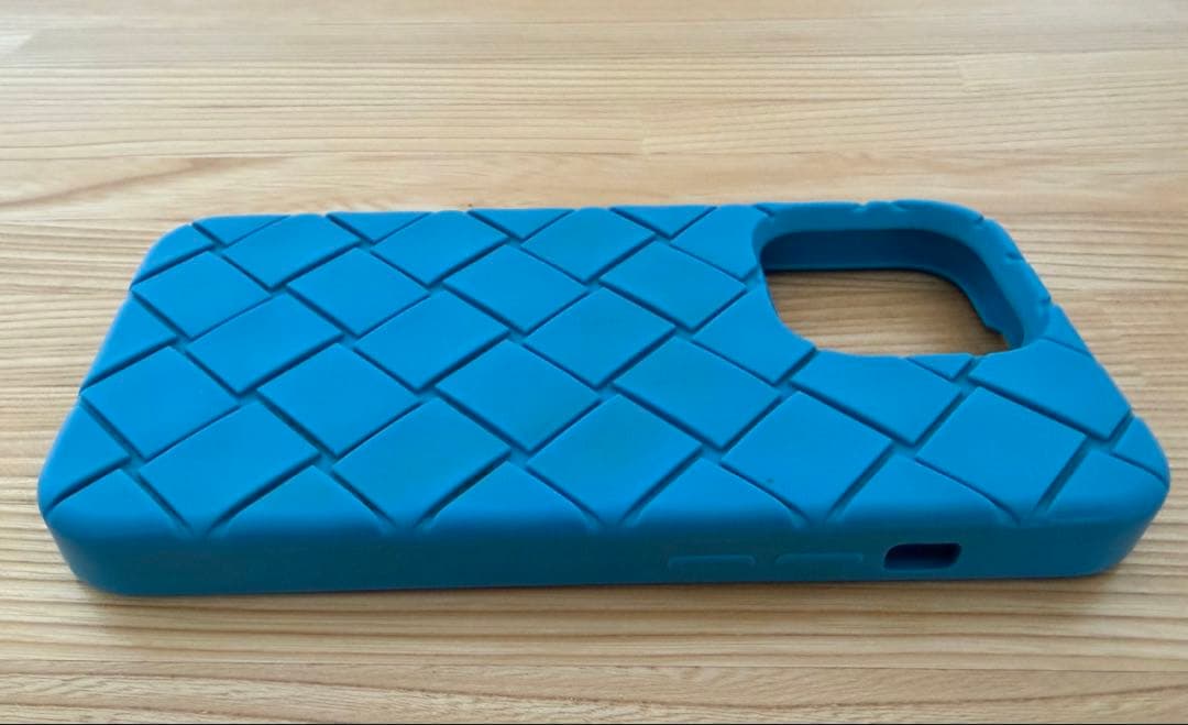 BOTTEGA VENETA iphone 13pro シリコンケース 青