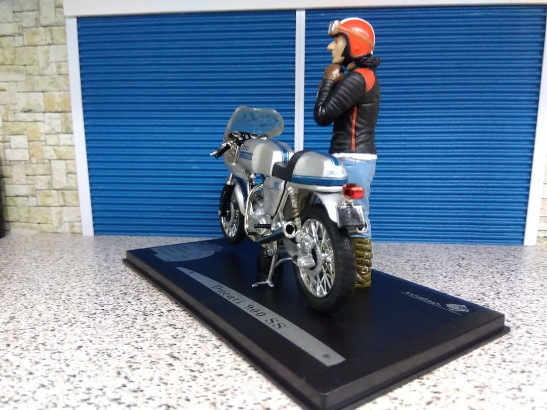 絶版ソリド1/18ミニカー JOE BAR TEAM Ducati 900 SS