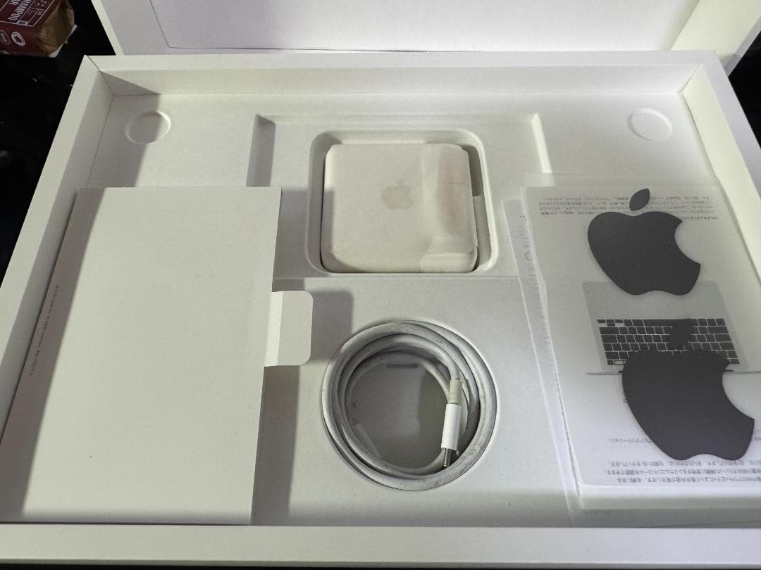 MacBook Pro 13.3インチCore i7 32GB 1TB SSD