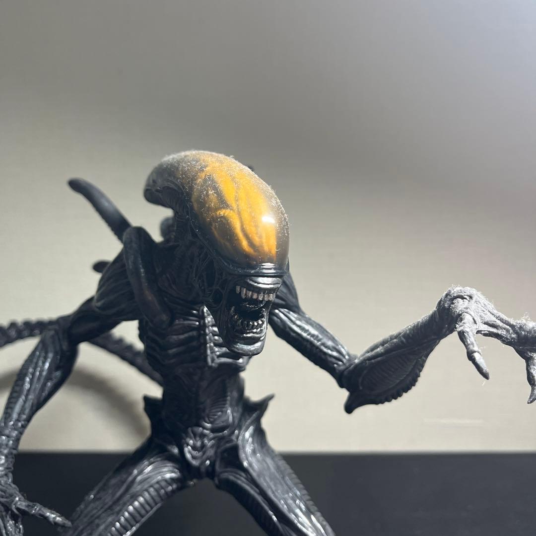 エイリアンフィギュア 約30cm 黒と金