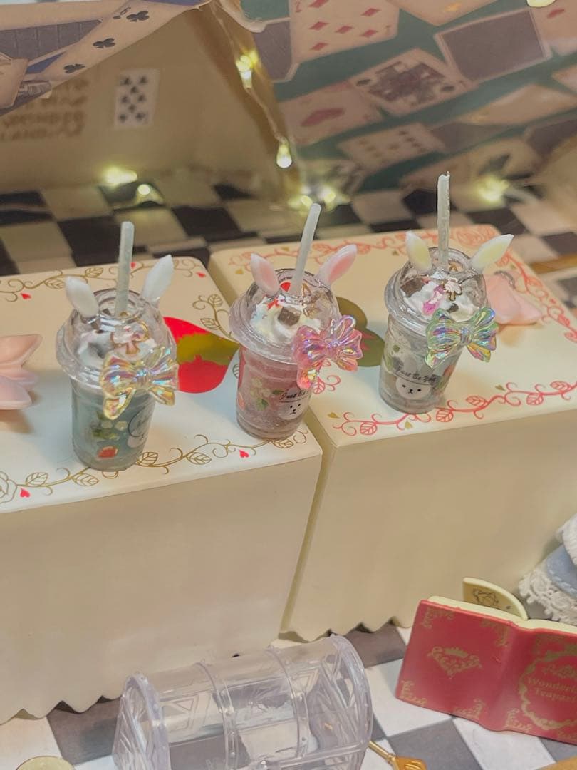 不思議な国のアリスラビットドリンクミー