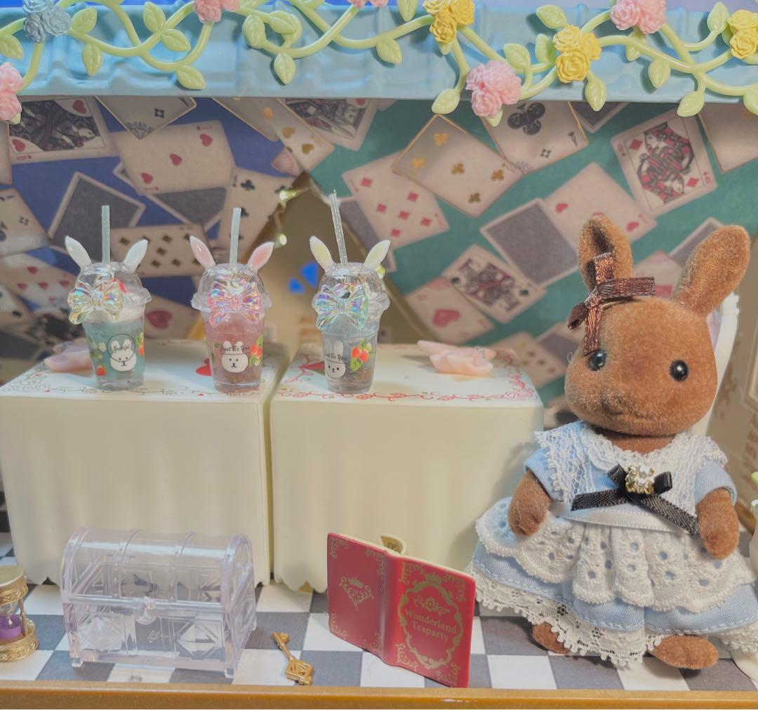 不思議な国のアリスラビットドリンクミー