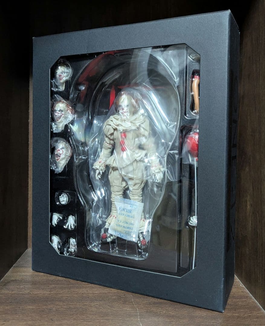 IT　ペニーワイズ　mezco　ワン12コレクティブ　1/12　フィギュア