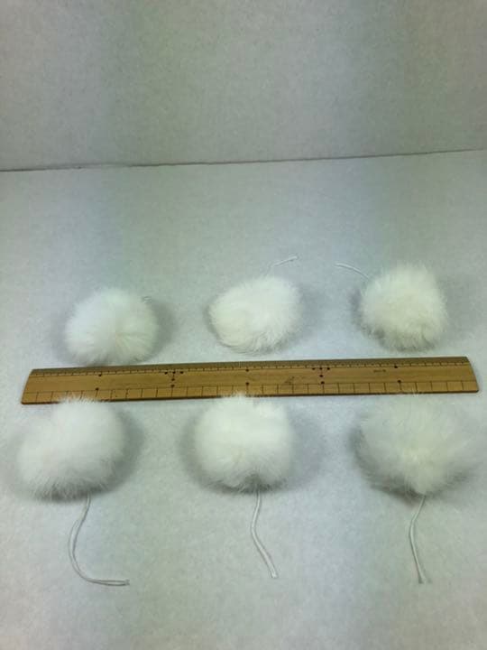 ホワイトラビット梵天糸付き50個セット