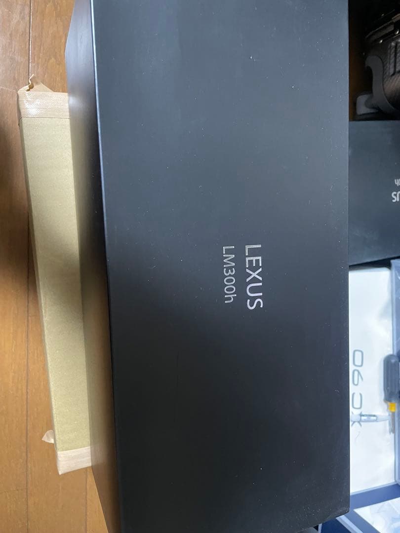 着払い1万円！LEXUS LM300h ホワイト ミニカー 1/43