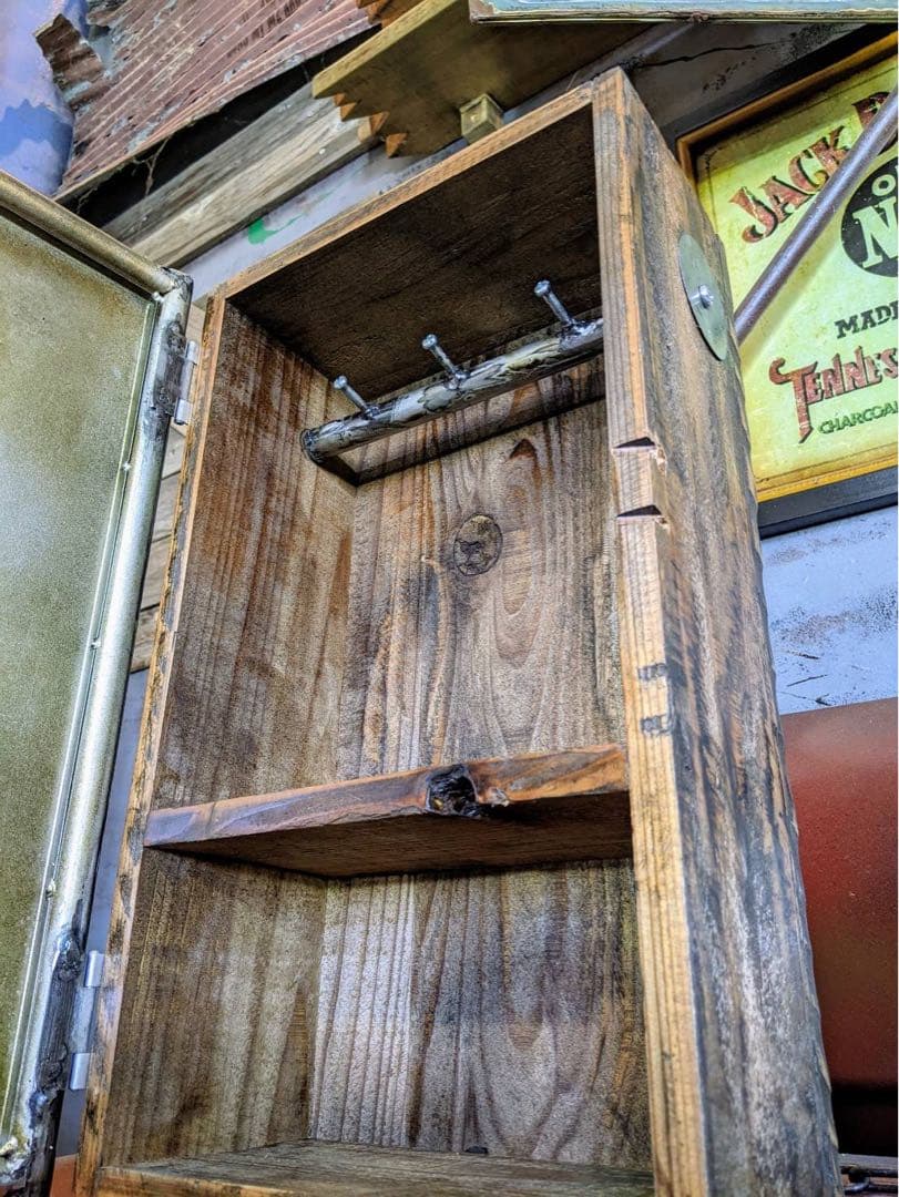 アメリカンヴィンテージを思わせる アメリカンロッカー キーボックス