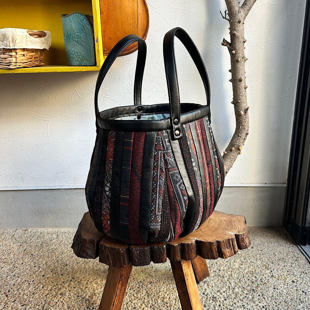 革と古布のパッチワークバッグ（黒の革＋着物生地）01016-131