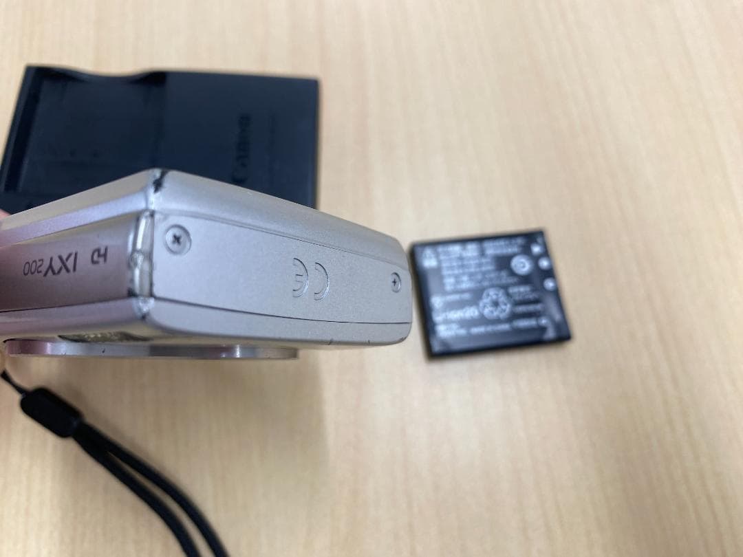 IXY 200　カメラ 【美品・現役稼働中】