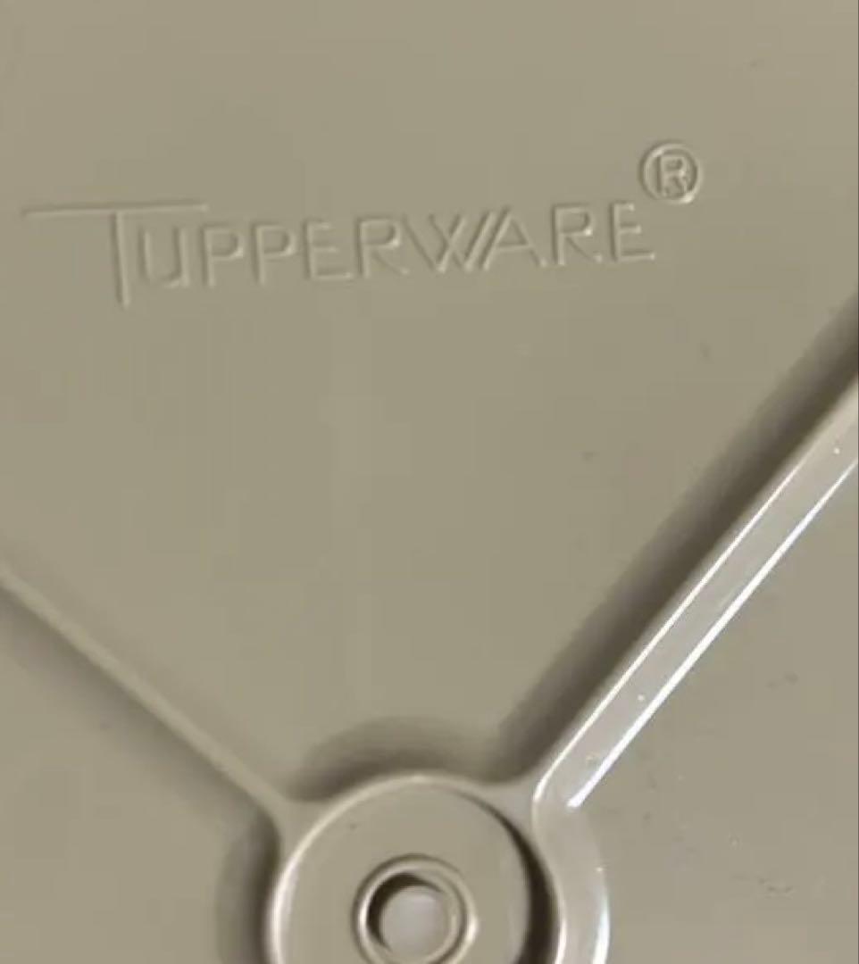 タッパーウェア／未使用品　マキシクィーンデコレーター　11リットル　グレージュ