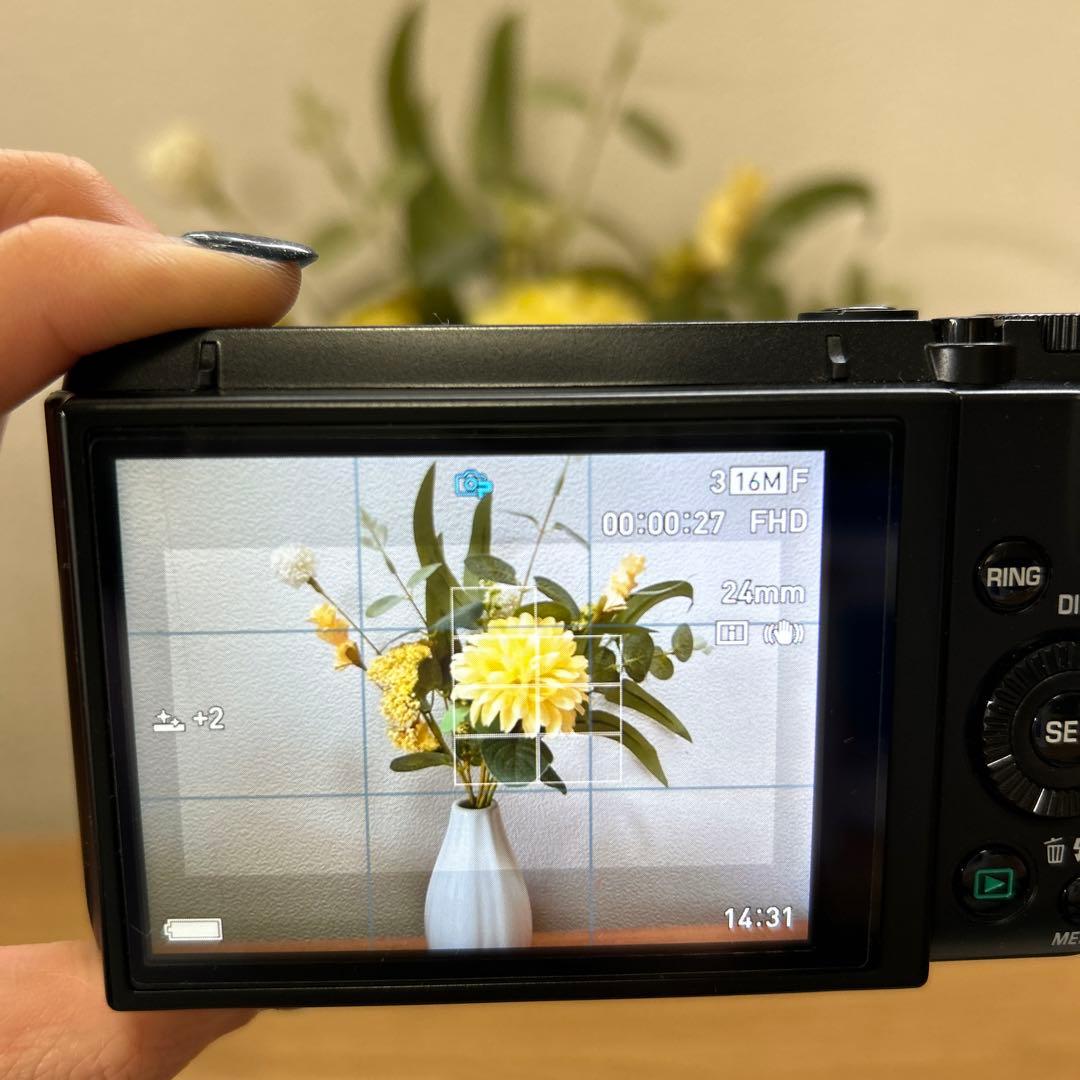 デジタルカメラ CASIO HIGH SPEED EXILIM EX-ZR1000