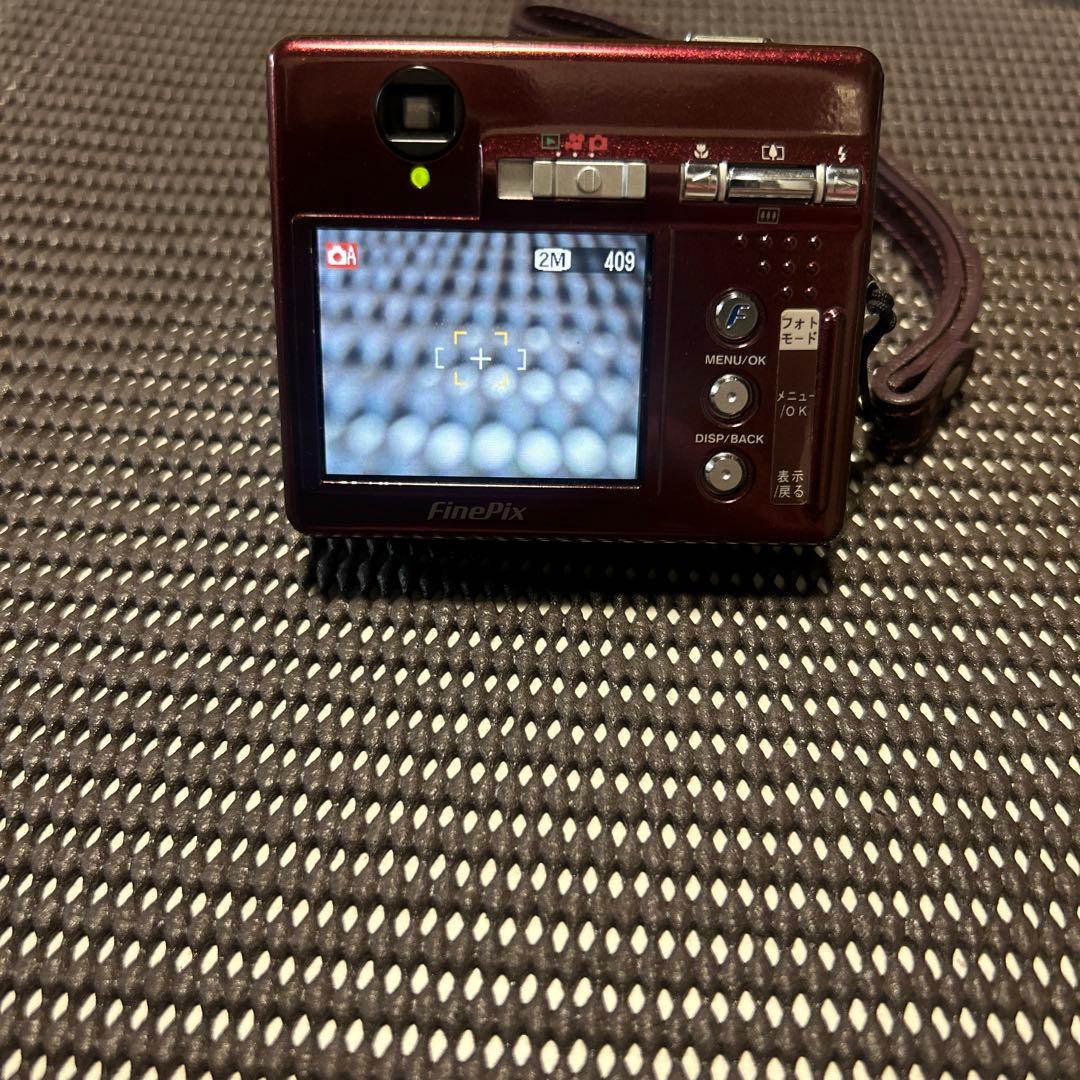 FinePix デジタルカメラ 赤